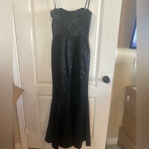 david's bridal black and gold prom dress david's bridal PROM DRESS//size 8//color: